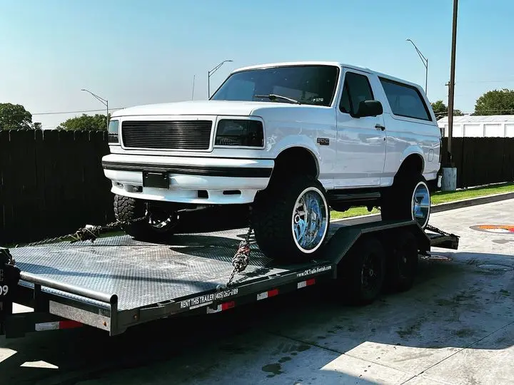 Ford Bronco on car hauler rental Yukon OK